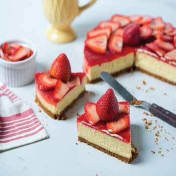 Desert fără coacere: Cheesecake cu căpșuni
